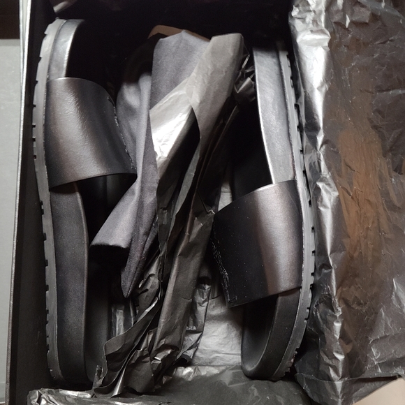 YSL Saint Laurent Jimmy Leather Sandal - Picture 5 of 10